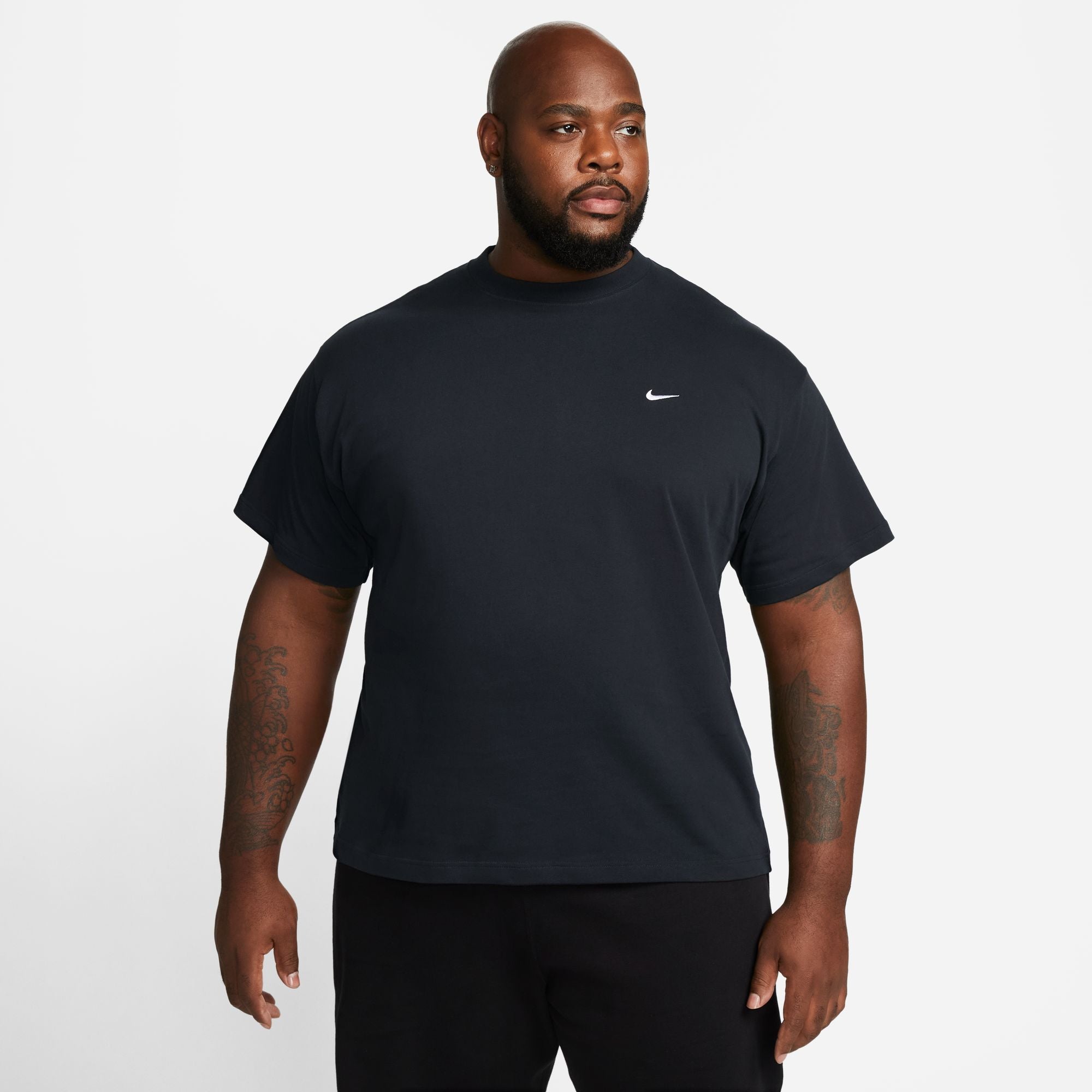 Nike basic outlet tee