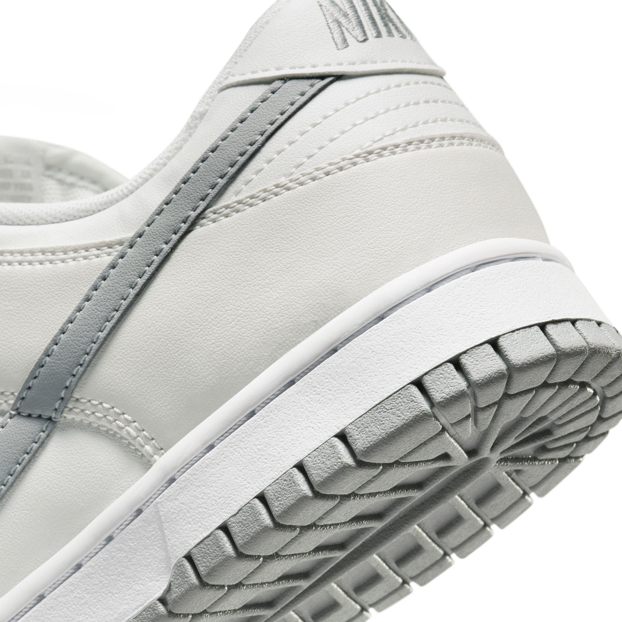 Nike Dunk Low Retro - Summit White/Light Smoke Grey DV0831-106