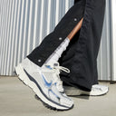 Women's Nike Zoom Vomero 5 - Photon Dust / Chrome Gridiron