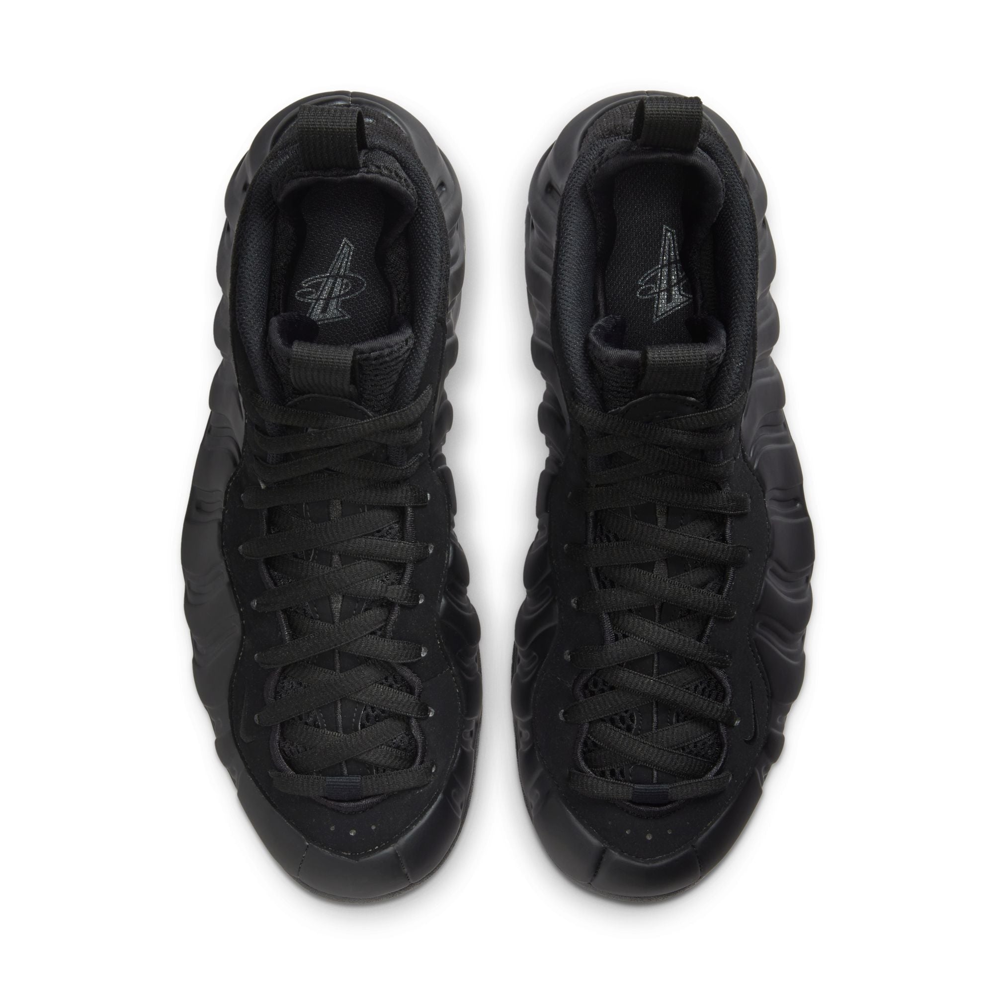 Nike foamposite black and on sale white