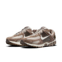 Nike Zoom Vomero 5-COLLEGE GREY/SAIL MINK BROWN