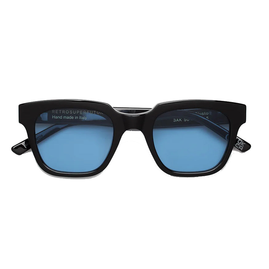 Guisto Azure AZURE
A timeless classic design, Giusto is an essential frame characterized by a squared profile and low nose-bridge. A sharp reinterpretation of the iconic 1950s design school, Giusto features thick and sturdy acetate rims and wide geometric lenses. This version of Giusto comes in a shiny black acetate with bold blue lenses.Sizes: RLens Width: 50 mmFrame Front: 146 mmFrame Side: 145 mm
German Zeiss lenses, acetate frames made in Italy SUPER