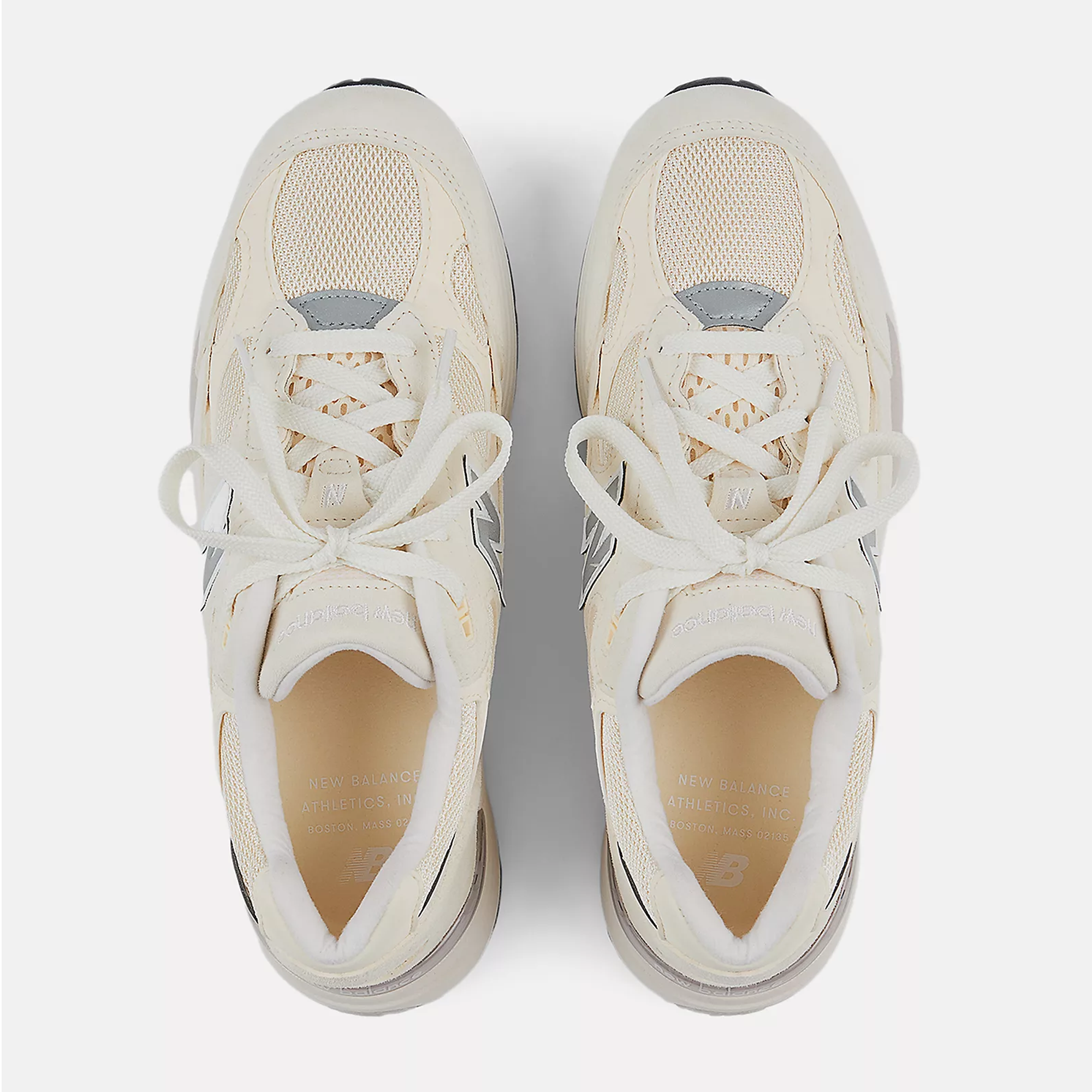 New Balance U992 MC “Calcium/Raw Cashew” New Balance U992 MiUSA Sweet Calcium/Raw Cashew – LESS 17