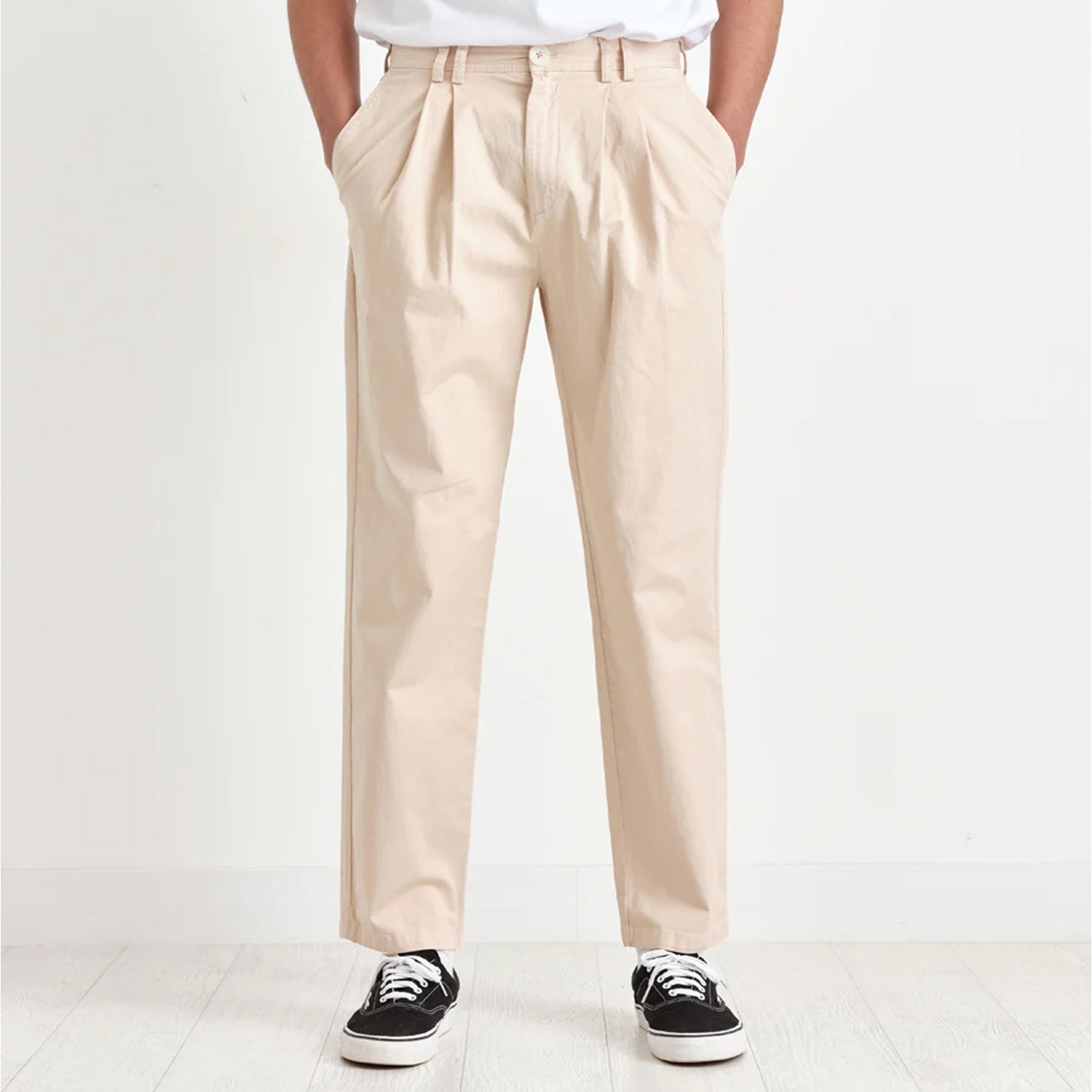 Pleat Trousers - Cotton Twill SAND
These Pleat Trousers are designed with a straight leg and are the perfect middle ground between tailored and relaxed dressing. They will elevate your everyday WAX LONDON