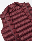 Bretby Gilet TRUFFLE
Tailored fit
An essential option to layer up against the weather all year round, the Barbour Bretby Gilet is constructed with a baffle-quilted outer with a FibreDown filling for exceptional warmth without excess weight.
 Styled with a two-way front zip and a stand collar for easy and versatile wearability, it features two in-seam side pockets for added practicality. BARBOUR