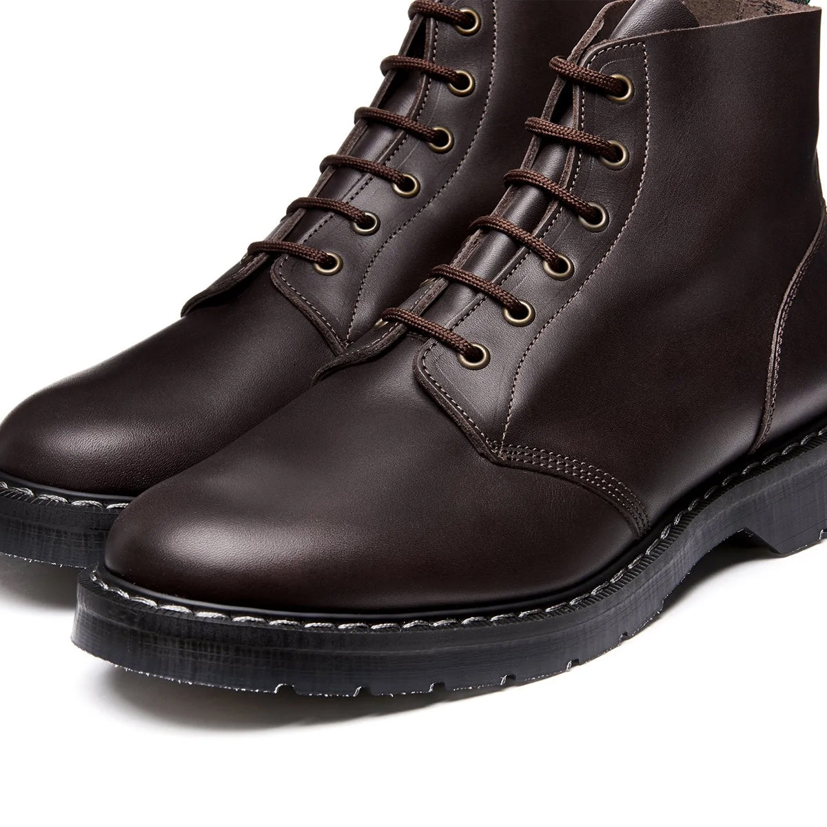 6-Eye Astronaut Boot DARK BROWN WAXY

Made in England
Over 140 years of Traditional Shoemaking Craftsmanship
Goodyear Welted Construction
Dark Brown Waxy Leather Upper
Leather &amp;amp; Synthetic Lining
Soft Suspension Classic Sole
 SOLOVAIR