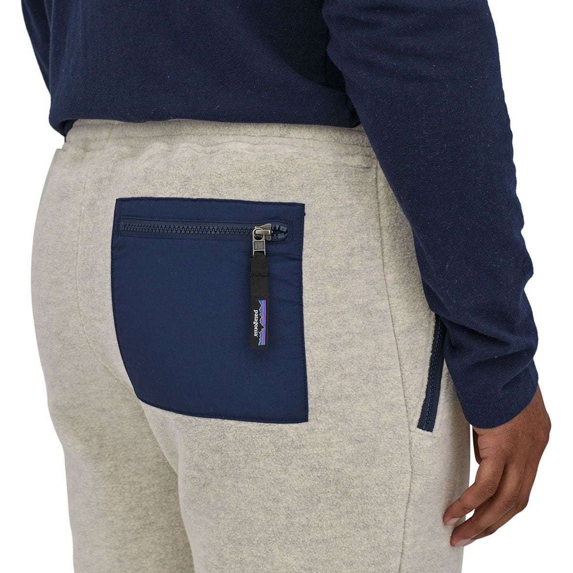 Synch Pants OATMEAL HEATHER
Warm, comfortable 100% recycled polyester fleece pants with a back pocket and an elasticized waistband. Inseam is 30&quot;. Fair Trade Certified™ sewn. PATAGONIA