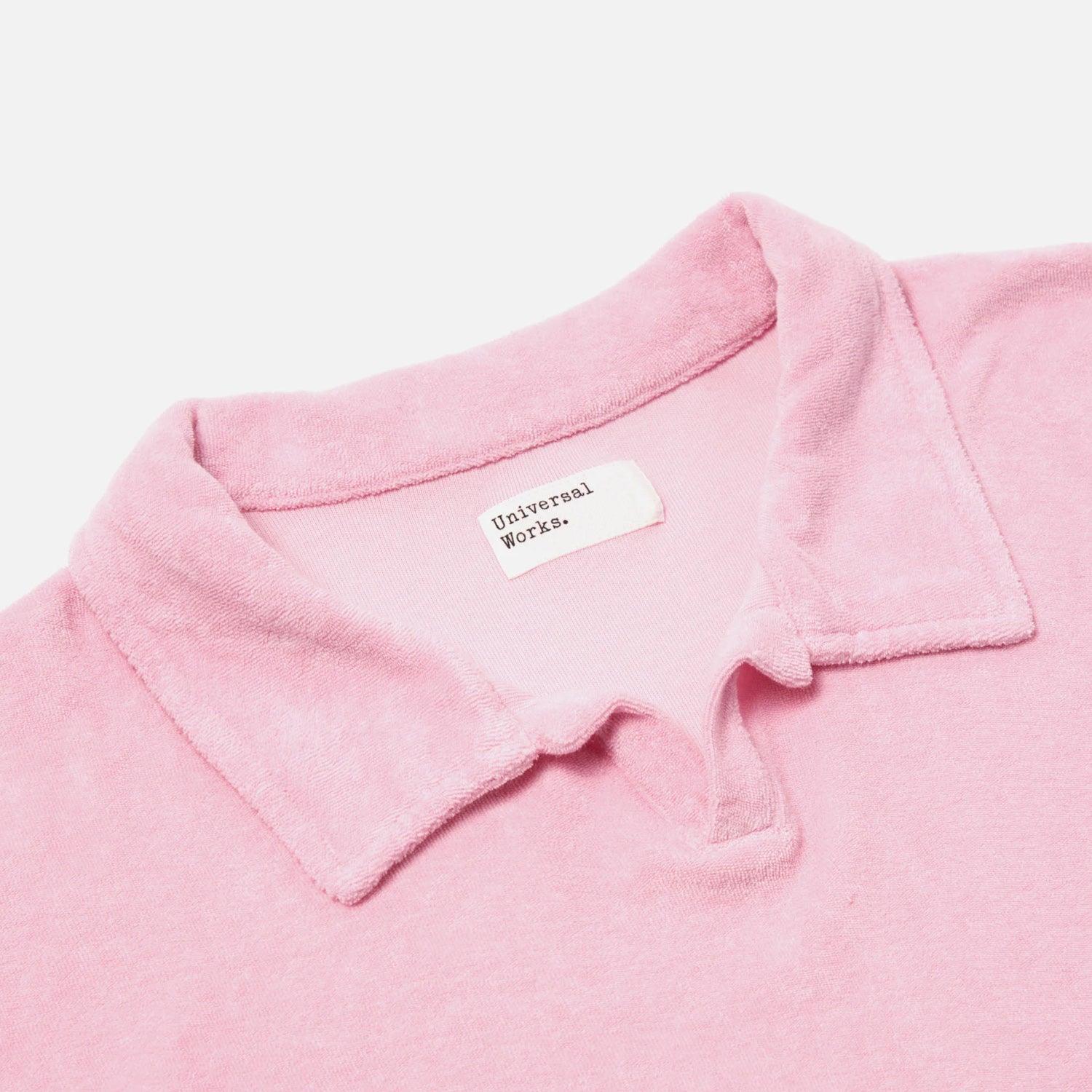 Vacation Polo - Terry Fleece PINK
Terry fleece towelling has a super soft, plush texture that is extremely comfortable to wear; it is a highly absorbent cloth, making it a great fabric for warmer climates.
• Single-piece collar.
• Straight hem.
• Small side vent.
• Back yoke with two small pleats.
• Two button-flap chest pockets.
• Fabric Content: 100% Cotton.
• Washcare: Wash at 30 degrees. Do not bleach. Do not tumble dry. Do not iron. Do not dry clean. Wash like colours together. UNIVERSAL WORKS