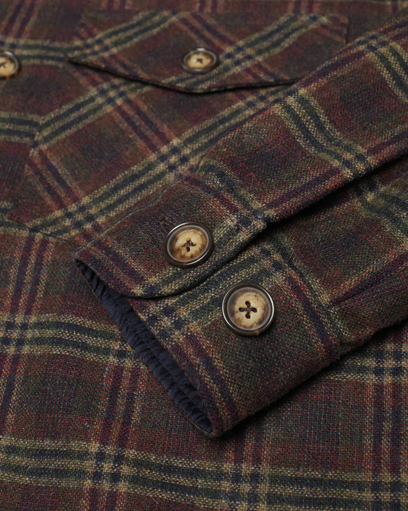 Wool River Overshirt 


Urea Buttons 
Regular fit
Chest pocket 
Long sleeves
Made in Portugal

Composition: 100% Virgin Wool inside, Lining 100% Viscose PORTUGUESE FLANNEL